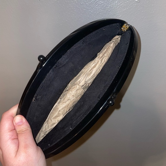 Vintage wicker black rounded black trim clasp clutch - Picture 2 of 3